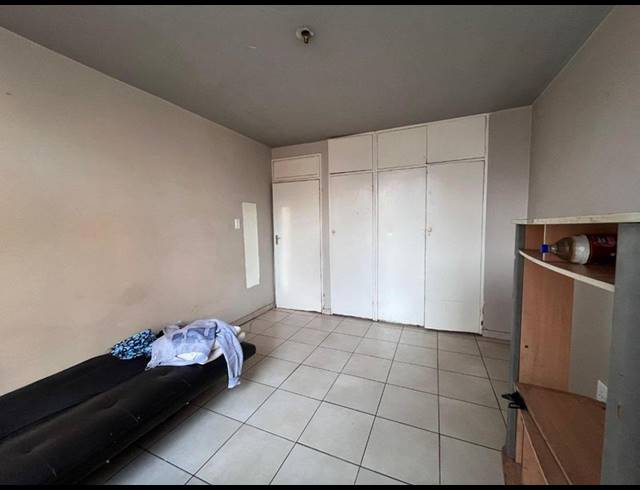 4 BEDROOM APARTMENT FOR SALE IN HILLBROW